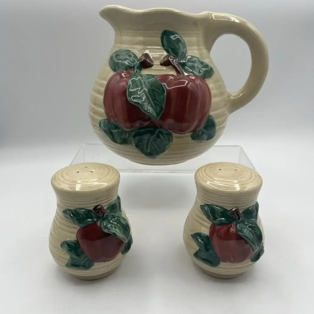 Pitcher & 2 Salt Pepper Shaker 3D Apple & Leaves Green Red Beige Ceramic pre-own